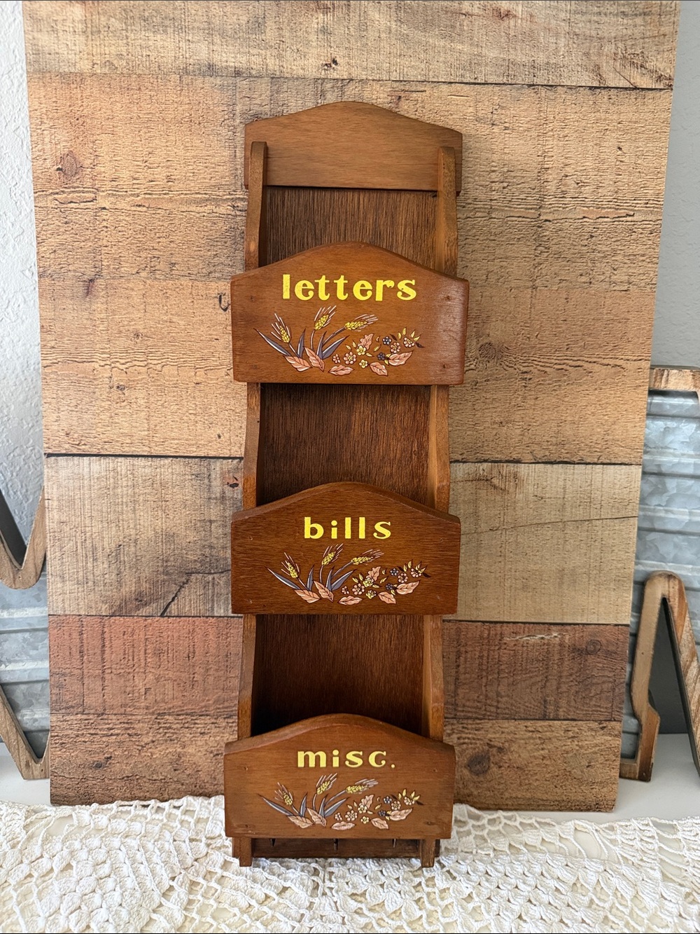Vtg wooden wall-mounted mail organizer embellished with wheat stalks & florals